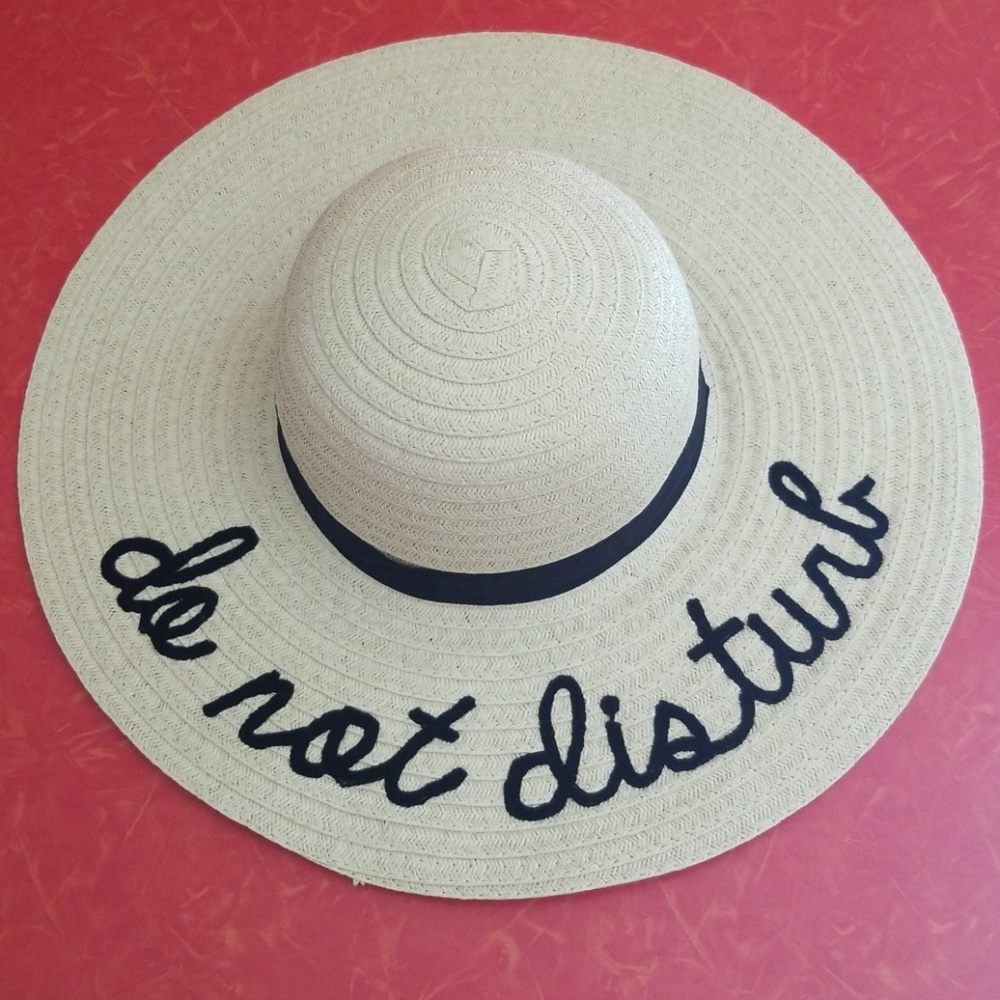 *FLASH SALE* Perfect beach floppy "Do not disturb"
